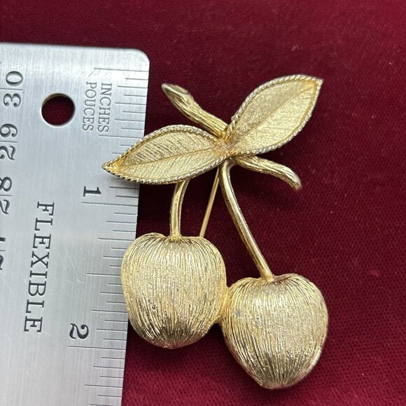 Cherry Brooch Sarah Coventry "Golden Cherries" Gold Tone Fruit Vintage 1966 Pin - Picture 7 of 7